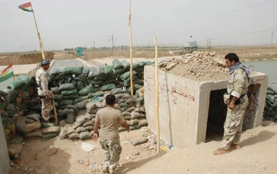 Kurds seize Iraq/Syria border post; Sunni tribe joins fight against Islamic State