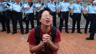 Hong Kong Leader Offers Talks With Protesters