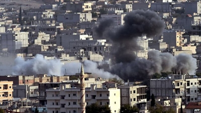 Islamic State crisis: Kurds 'recapture key Kobane hill'