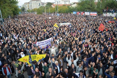 Thousands march in Diyarbakır, Istanbul for Kobane