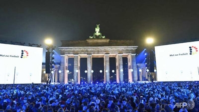 Vivid memories of 'pure joy' on Berlin Wall anniversary