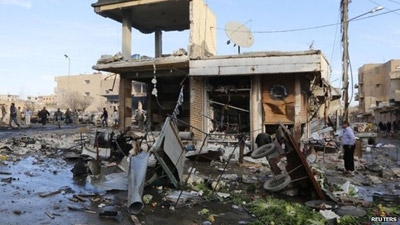 Syria conflict: Raqqa air strikes 'kill dozens'