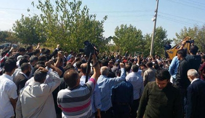 Two dead in Turkey's southeast as Islamists, Kurds clash 