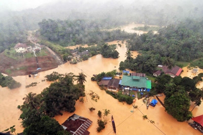 Severe flooding hits southeast Asia 