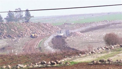 Turkey digs trenches at border against ISIL