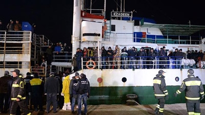 Italy rescues 360 migrants from abandoned boat