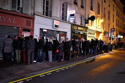 Long queues for special Charlie Hebdo issue 