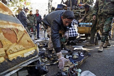 Blast targeting bus near Shi'ite shrine in Damascus kills six