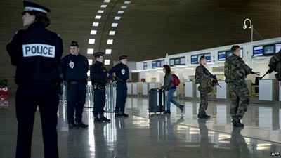 France seizes first passports of Syria-bound citizens