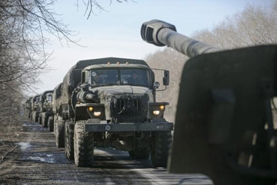 Ukraine rebels show withdrawal of weapons; Kiev doubtful