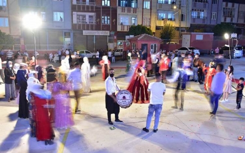 Li seranserê Bakurê Kurdistanê û Tirkiyê aheng hatin qedexekirin