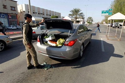 Saudi Police Raid Eastern Shiite Town; 1 Policeman Killed