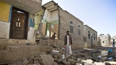 Fighting in Yemen leaves '100 dead' as aid delayed