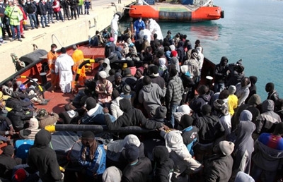 Italy rescues around 1,000 migrants at sea, one dead