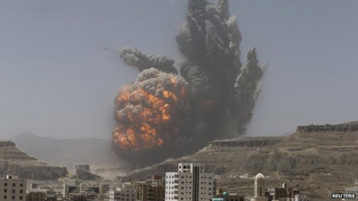 Yemen crisis: Deadly air strike on Sanaa arms depot