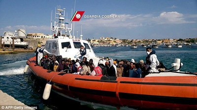 Italian Navy Rescues 274 From Migrant Ship off Libyan Coast