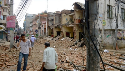More aftershocks in Nepal as death toll soars