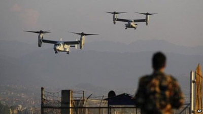 Nepal quake: US aid planes arrive in Kathmandu