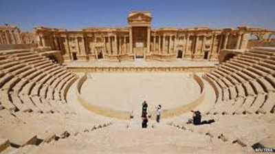 Palmyra: IS 'kills 20 men' at ancient theatre