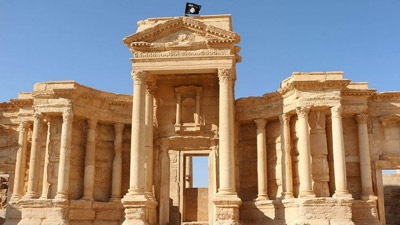 Why have IS militants spared ancient Palmyra?
