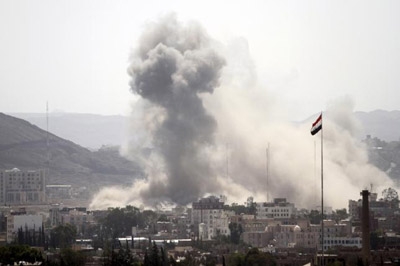 Yemen's Houthis agree to talks as Arab bombing reportedly kills 40