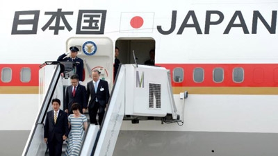 Japan PM first to arrive at G7 summit