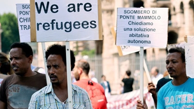 ‘Refugees welcome here’, say protesters in Europe