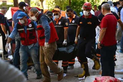 Suspected Islamic State suicide bomber kills 30 in Turkey 