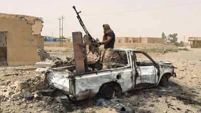 Iraqi forces attack Islamic State base in Ramadi