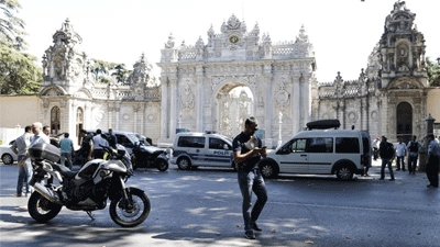 Shots fired at officers outside Istanbul tourist spot