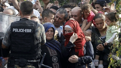 Thousands of Migrants Rush Past Police Into Macedonia
