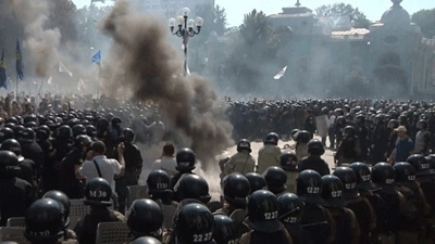 Ukraine crisis: Deadly anti-autonomy protest outside parliament