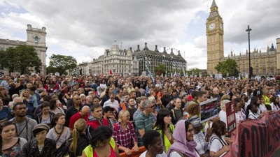 Migrant crisis: Rallies in Europe as 9,000 arrive in Munich