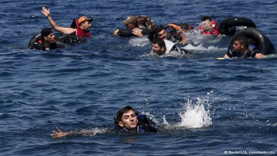 Refugees drown off Greece as Athens defends refugee policy