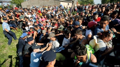 Migrants break through Croatia police lines at Tovarnik