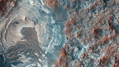 NASA discovers evidence of “liquid briny water” flowing on Mars