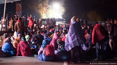 Chaos continues at German-Austrian border as thousands of refugees arrive overnight