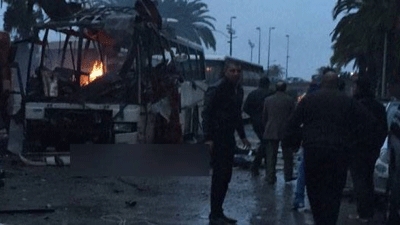 Deadly blast hits bus carrying Tunisia presidential guards