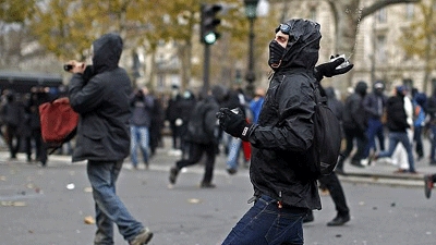 Over 100 arrests made as Paris scuffles precede COP21 climate forum