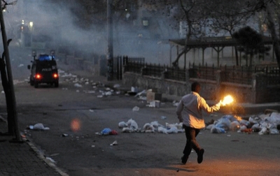 Turkish Police Fire Gas at Protest Against Southeast Curfews