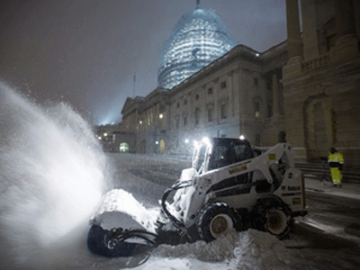 Blizzard grinds eastern US to a standstill; at least 8 dead