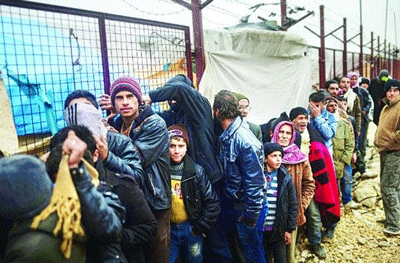 Turkey to take in more Syrians as numbers surge on border