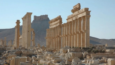 Palmyra: Syrian troops reach outskirts of IS-held city