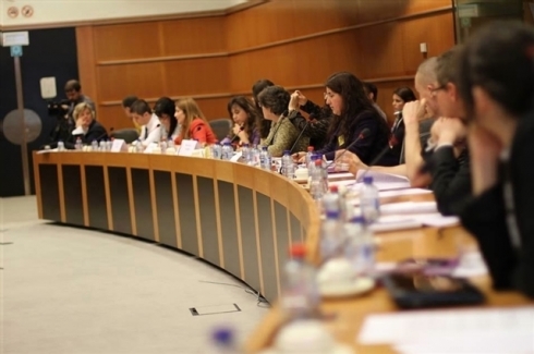 Dengê jinên Kurdistanê gehişte Parlamentoya Ewropayê