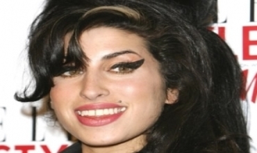 Dengbêja navdar a Îngîlîzî Amy Winehouse mirî hate dîtin