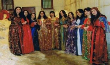 Jinan li girtîgeha Bedlîsê Newroz pîroz kirin