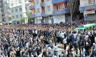 Li bakûrê Kurdistanê û Turkiyê şer û pevçûn, Konsolosê Emrîka yê Edeneyê serdana BDPa Mêrsînê kir