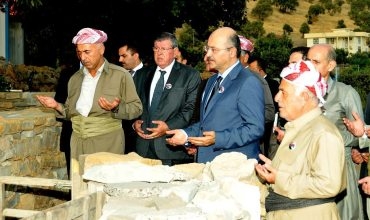 Serokê hikûmeta herêma kurdistanê seredana mezarên nemiran li Barzanê kir