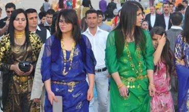 Dalya Mîrza li Kurdistanê çalakiya modayê li dar dixe