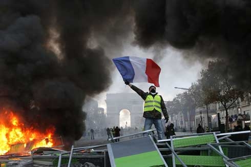 French protesters angry over fuel taxes clash with police